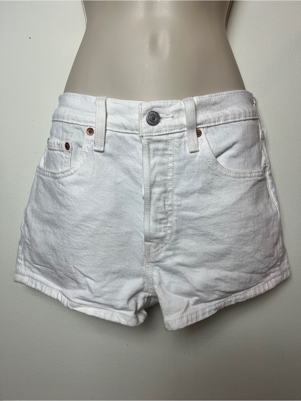 Levi’s High-Rise White Denim Shorts Summer